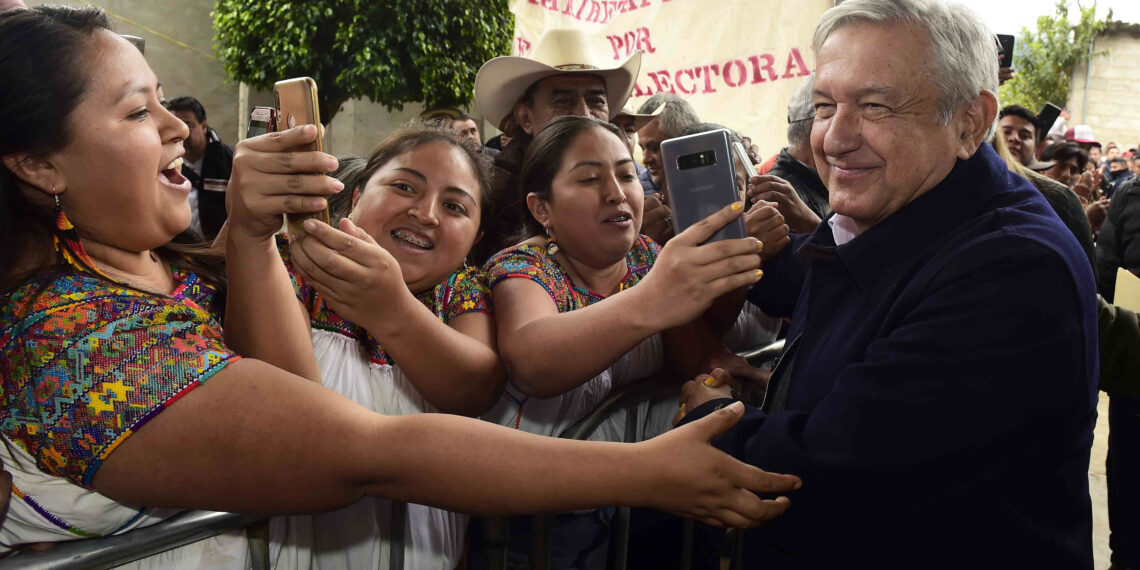 PAHUATLÁN, PUEBLA, 04ENERO2020.- Andrés Manuel López Obrador,presidente de los Estados Unidos Mexicanos, en Diálogo con los pueblos otomí, náhuatl, totonaco y tepehua en la junta auxiliar San Pablito de Pahuatlán
FOTO: PRESIDENCIA /CUARTOSCURO.COM