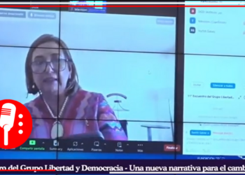 Exhiben en redes a Xóchitl Gálvez por no saber encender un micrófono durante videoconferencia