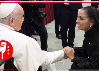 Mara Lezama le entrega carta de AMLO al Papa Francisco en el Vaticano