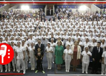 Avanza la formación de profesionales con dimensión social: Se gradúa la primera generación de 251 enfermeros y enfermeras de la Universidad de la Salud en la CDMX