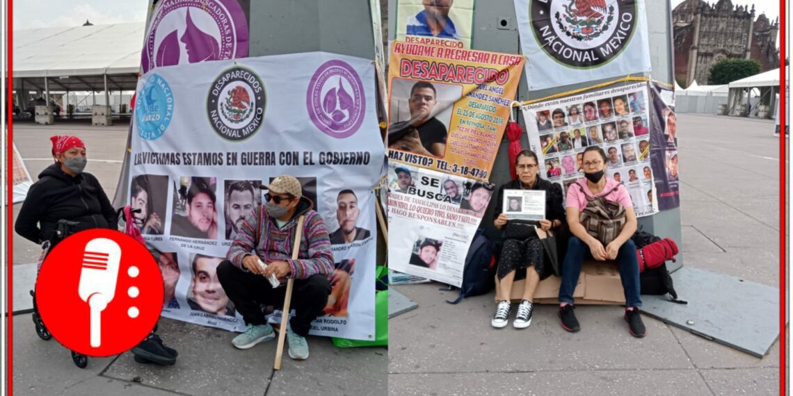 Madres Buscadoras toma el asta abandera del Zócalo en la CDMX. Fotos: @GusAzuara/X