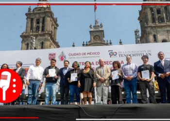 Brugada entrega apoyo de transporte a universitarios capitalinos