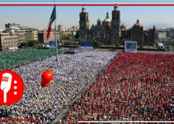 Sheinbaum encabeza clase nacional de boxeo por la paz y contra las adicciones en el Zócalo