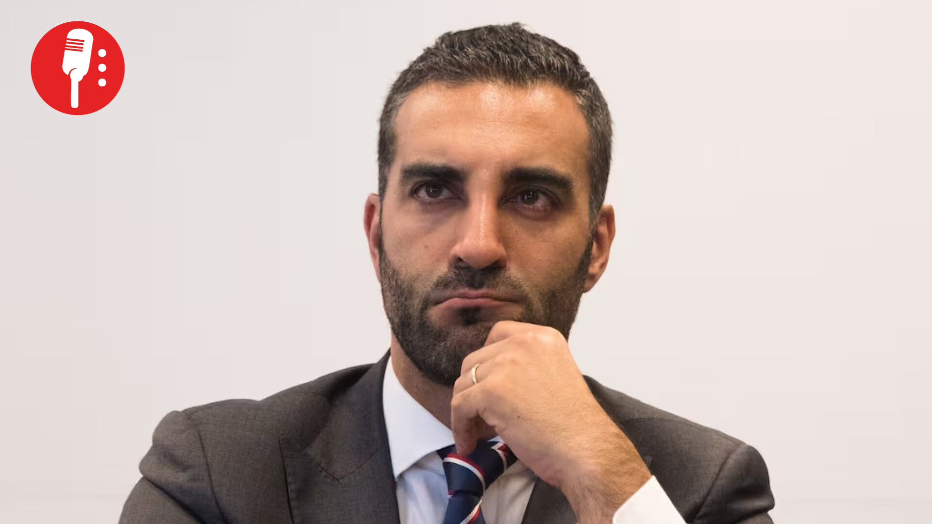 Emiten orden de aprehensión contra Simón Levy