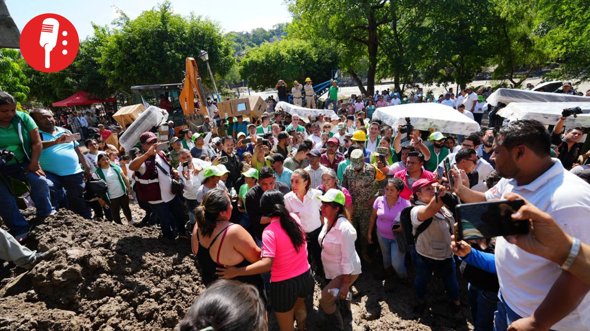 Sheinbaum recorre zonas afectadas en SLP y Veracruz; anuncia dos etapas de apoyo a damnificados
