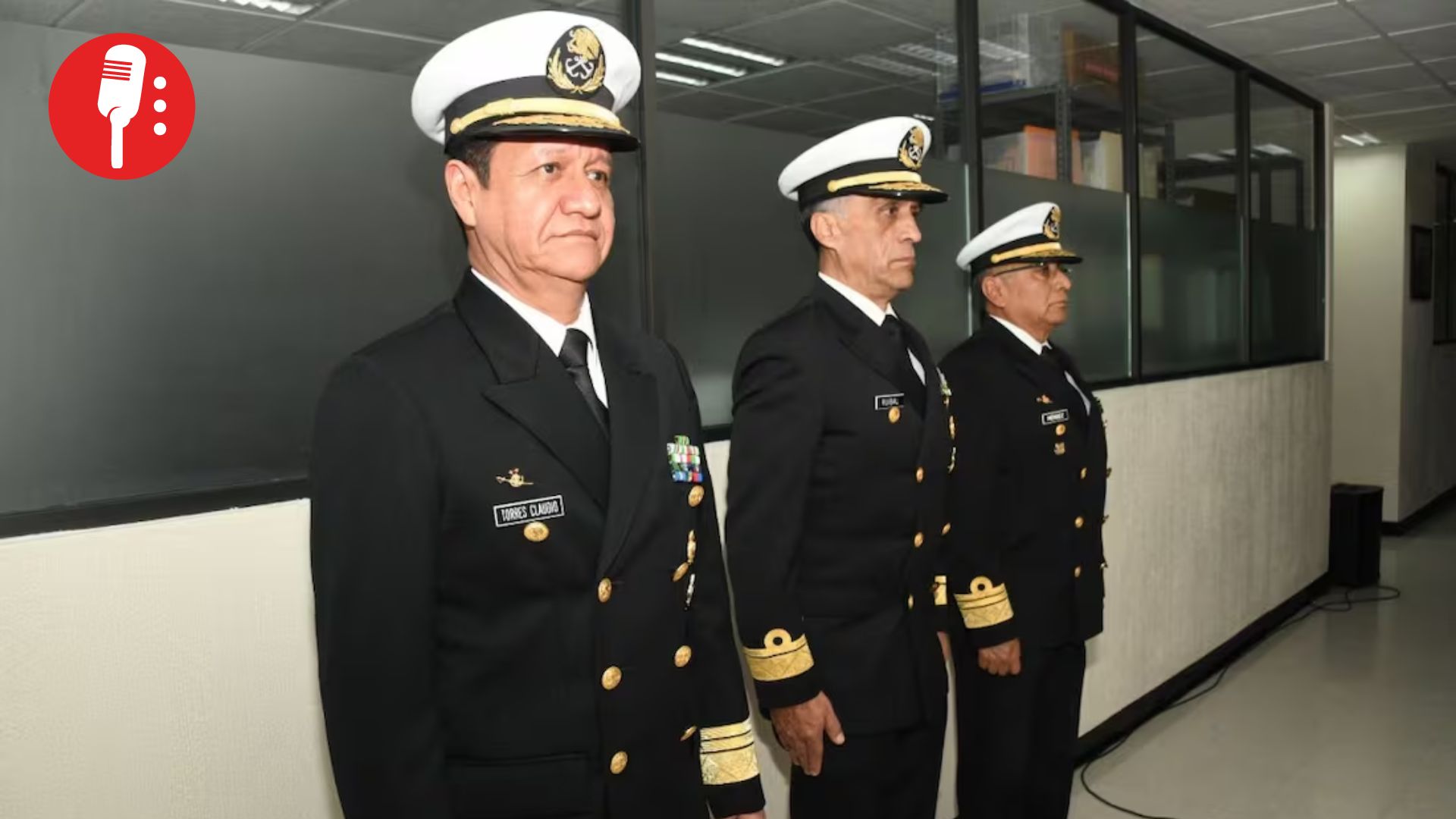Rotan a vicealmirante y llueven especulaciones