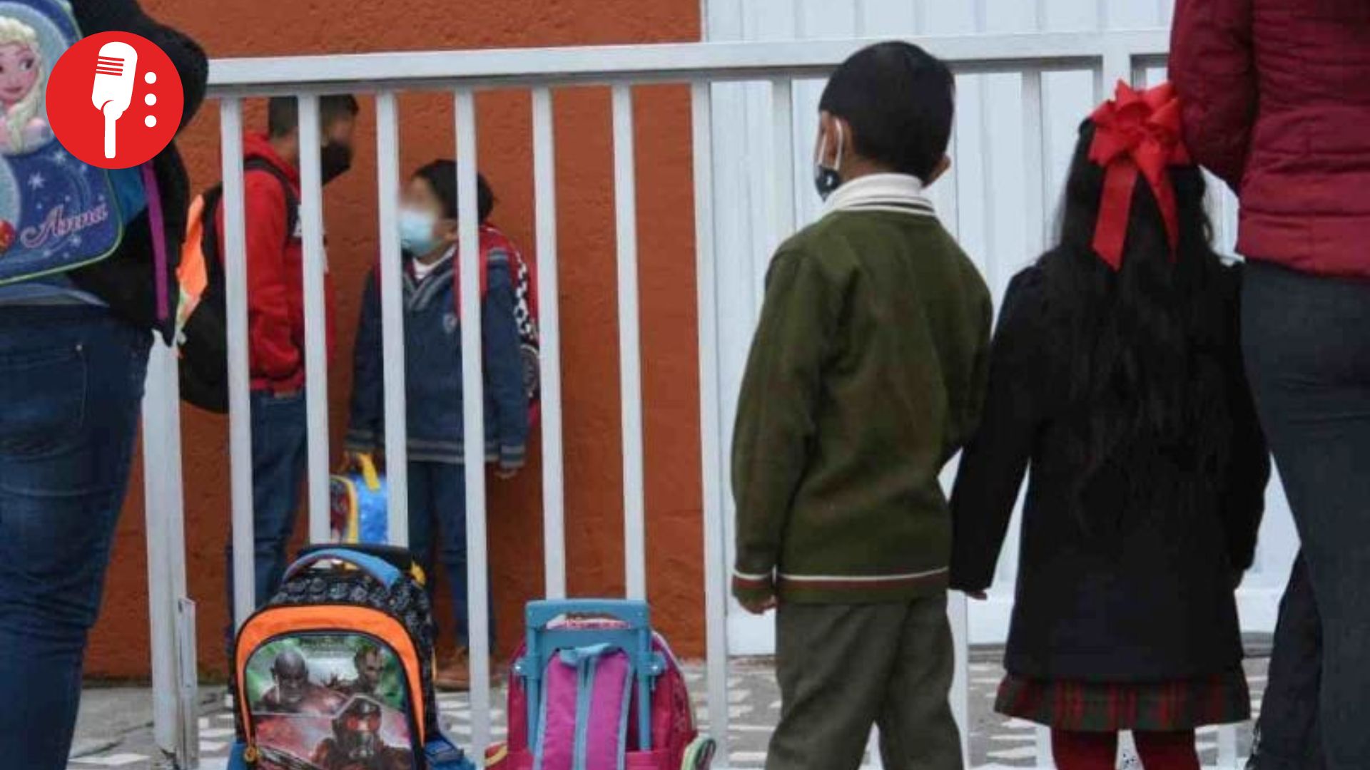 ¡Terror en el aula! Maestro de música, presunto abusador de niños