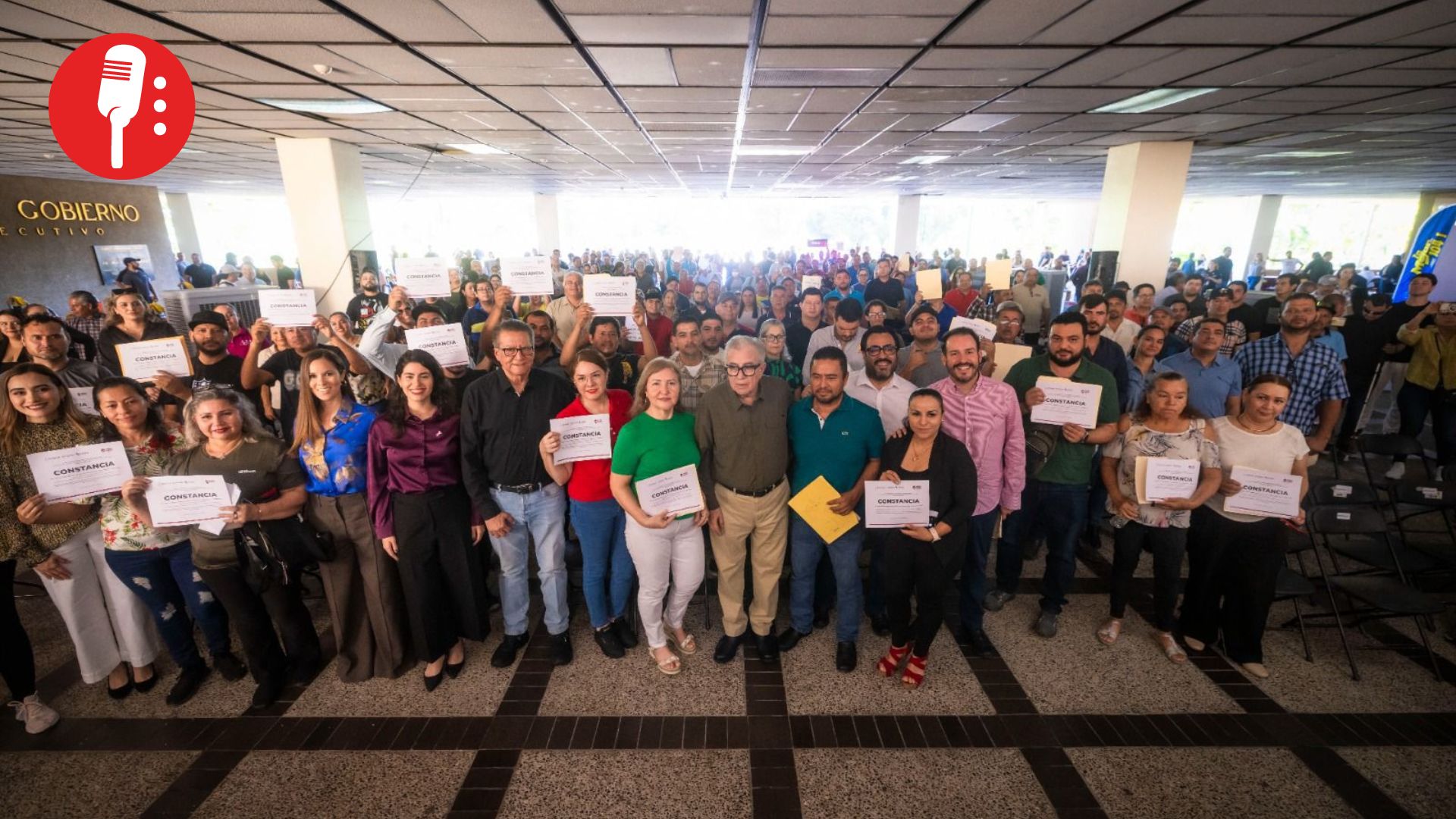 Sinaloa impulsa autoempleo: Rocha Moya entrega 740 equipos a emprendedores