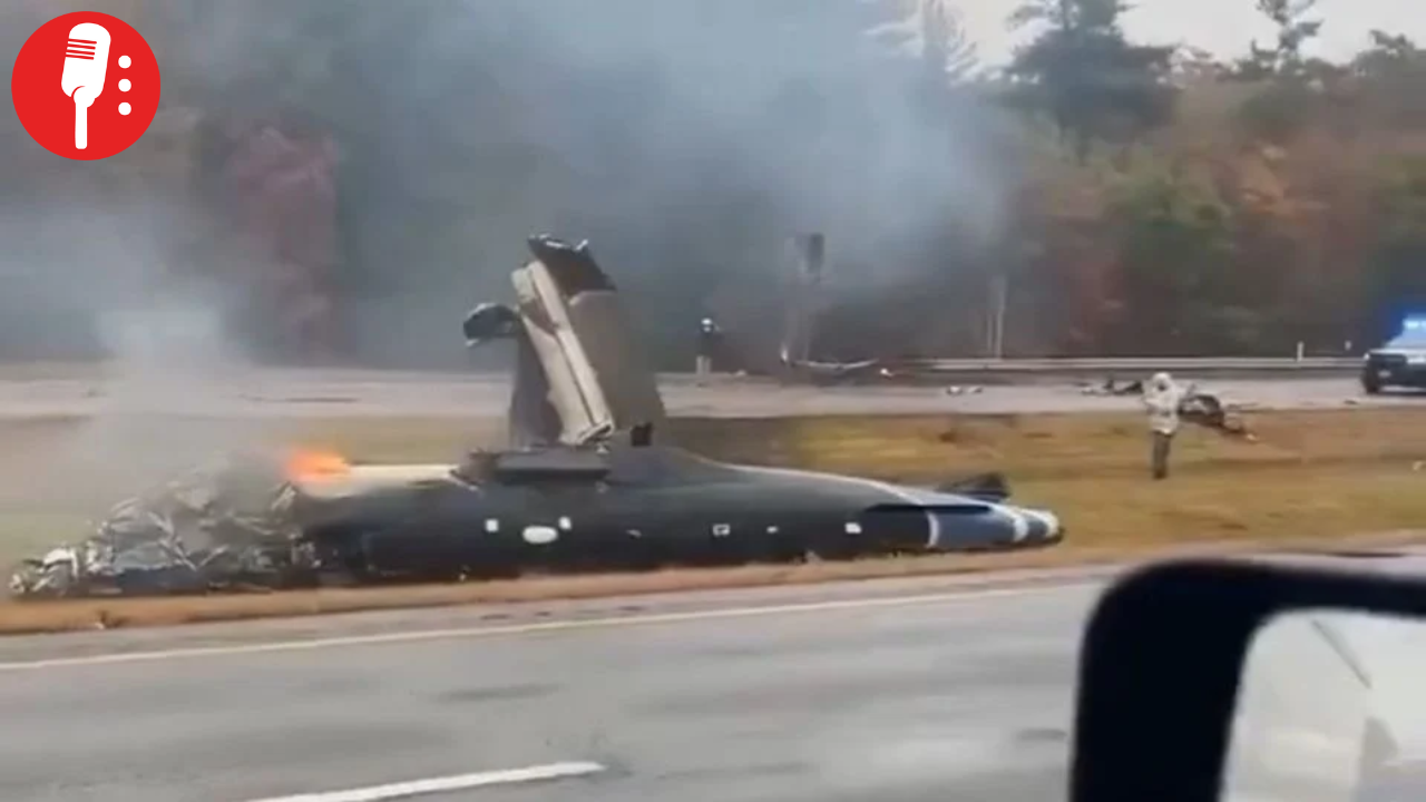 Accidente aéreo en Massachusetts deja dos muertos; avioneta se incendió tras chocar con vehículo