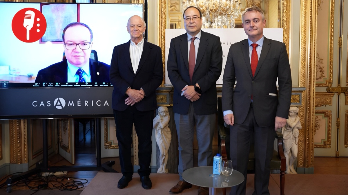 Krauze sí fue a España a la sede de la UNAM