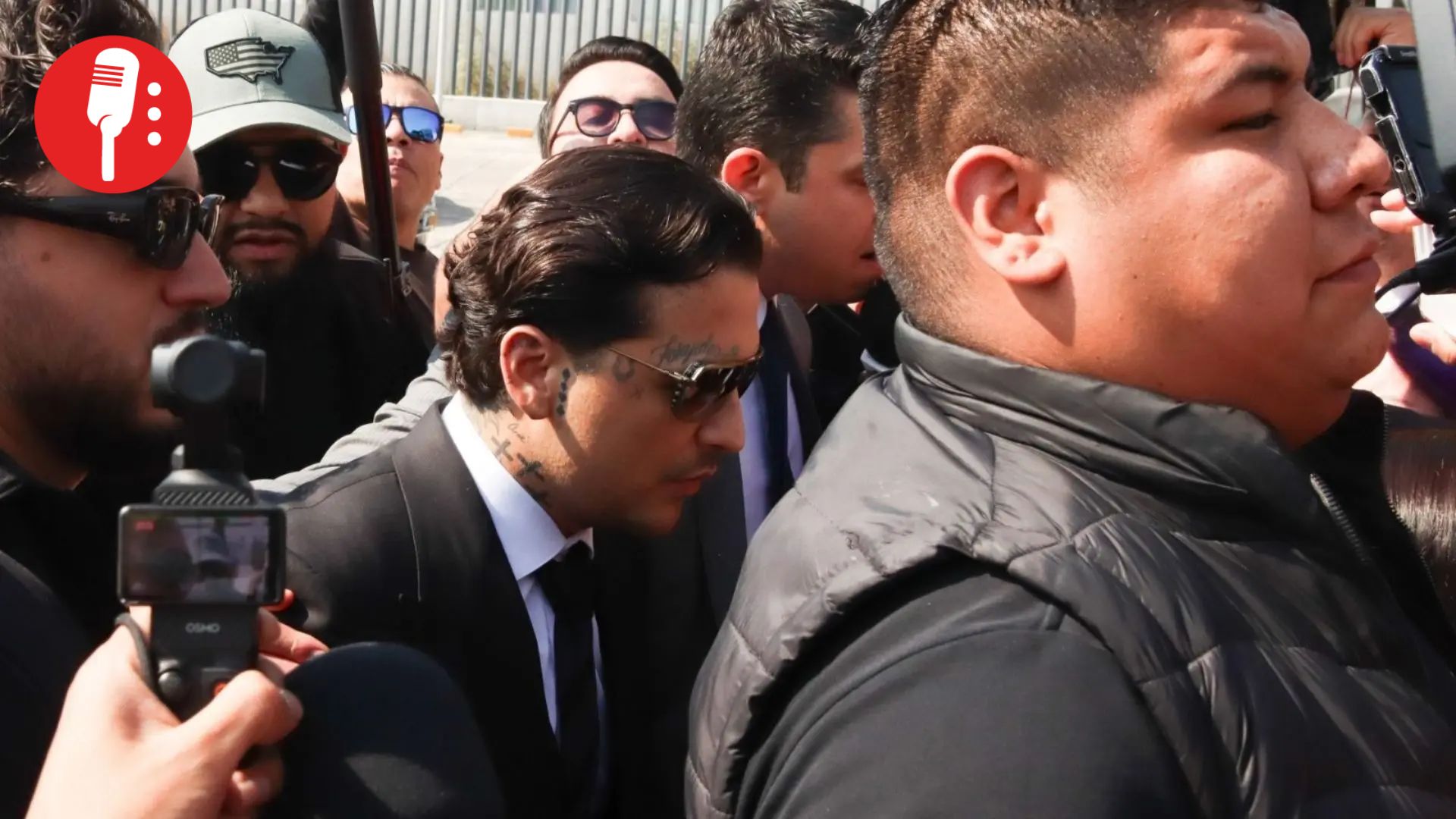 Christian Nodal y su familia se salvan de vinculación a proceso; FGR apelará