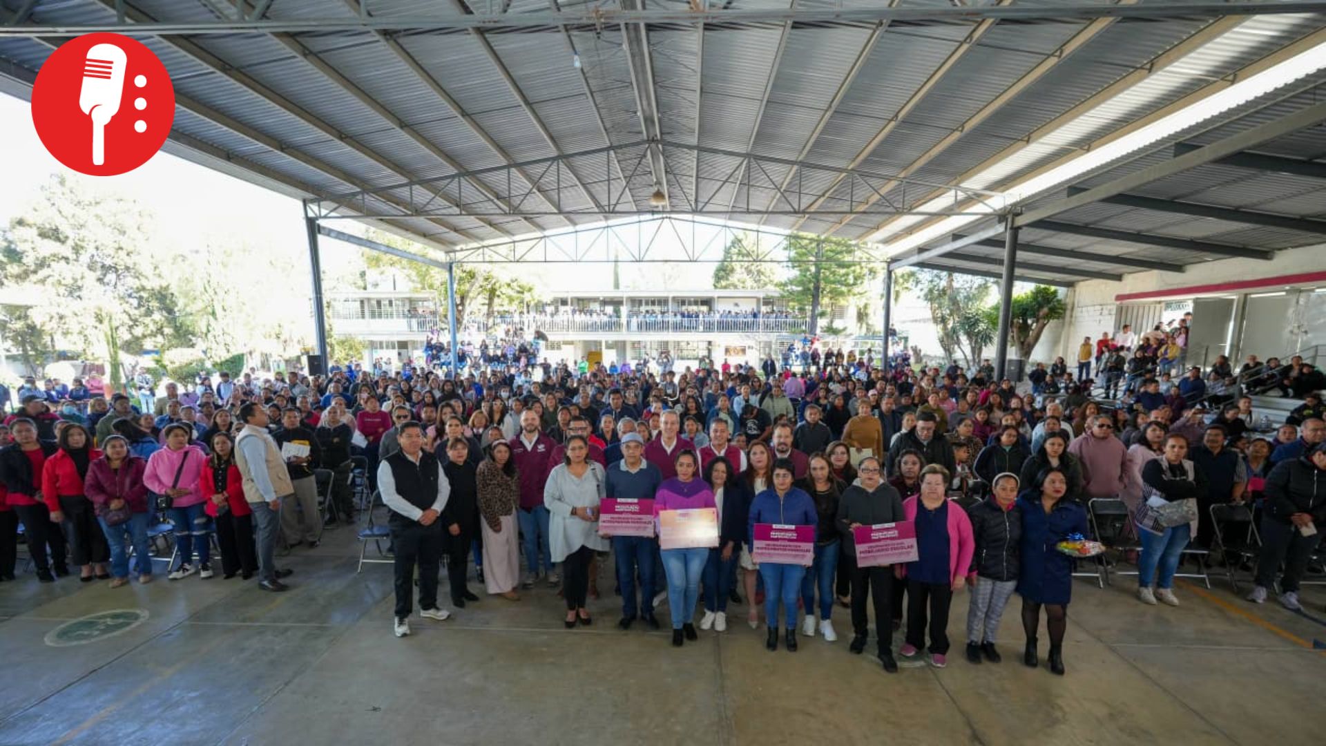 Pepe Chedraui refuerza educación con entrega de mobiliario e instrumentos en Puebla