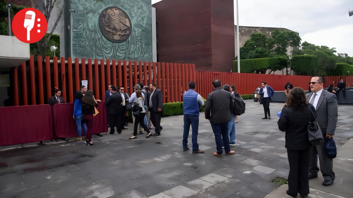 Cámara de Diputados cierra por llegada de la CNTE