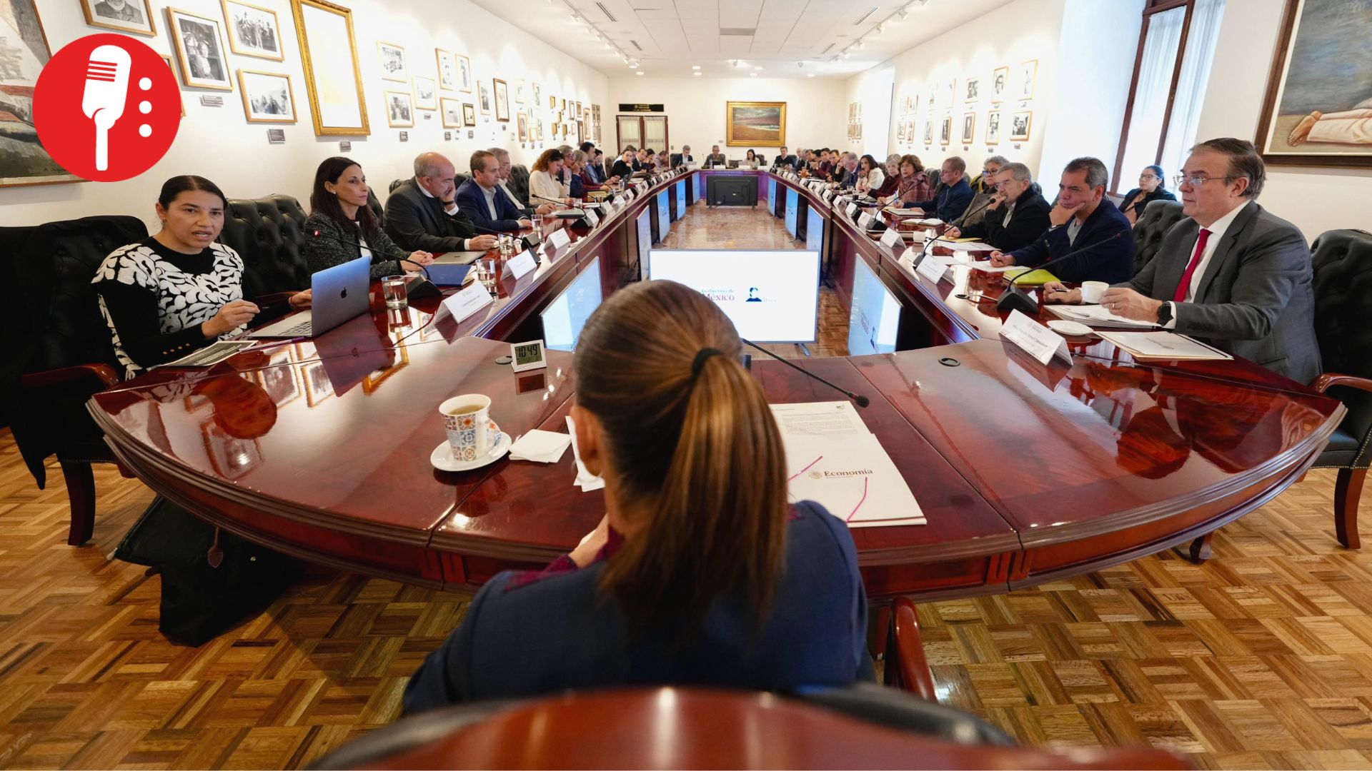 Sheinbaum reúne a economistas en Palacio Nacional y destaca solidez de la economía mexicana