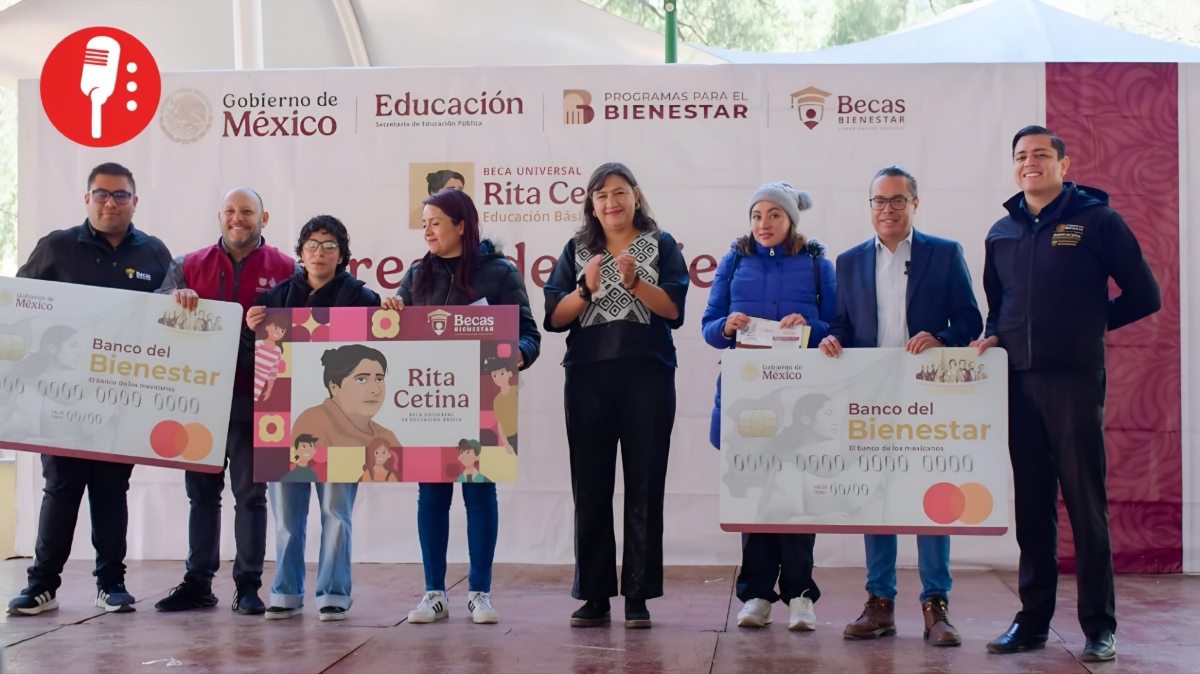 Estudiantes de Azcapotzalco reciben becas para continuar su educación