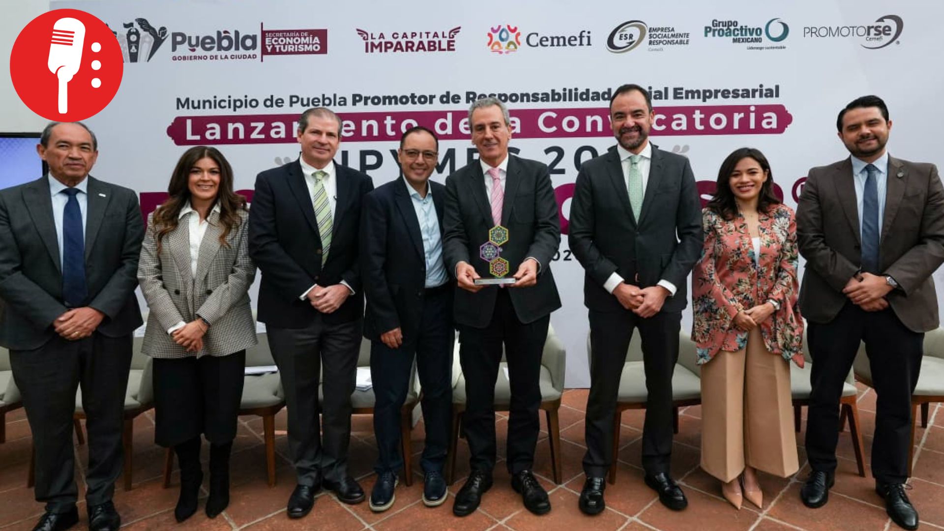 Pepe Chedraui recibe distintivo de Responsabilidad Social Empresarial
